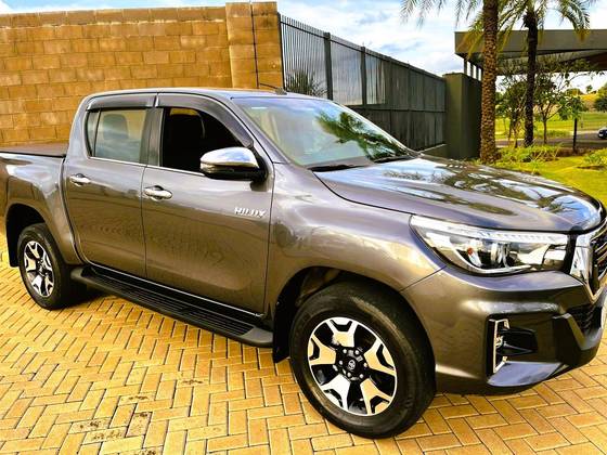 TOYOTA HILUX 2.8 SRX 4X4 CD 16V DIESEL 4P AUTOMÁTICO TOYOTA HILUX 2.8 SRX 4X4 CD 16V DIESEL 4P AUTOMÁTICO
